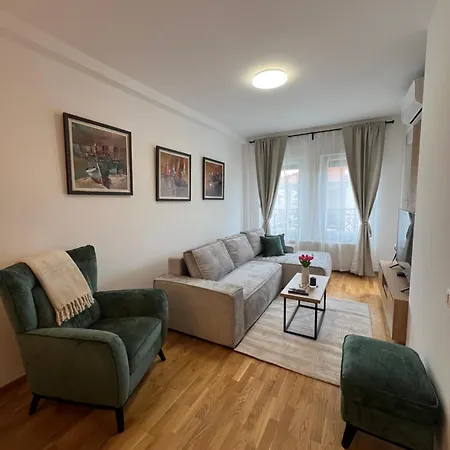 Loyal 1 Apartment *