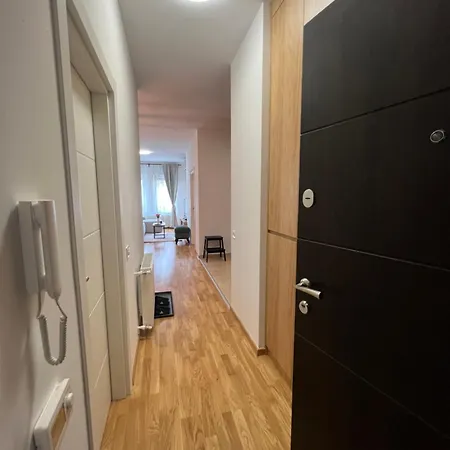 Apartment Loyal 1