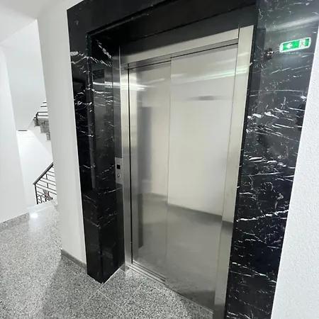 Loyal 1 Apartment *